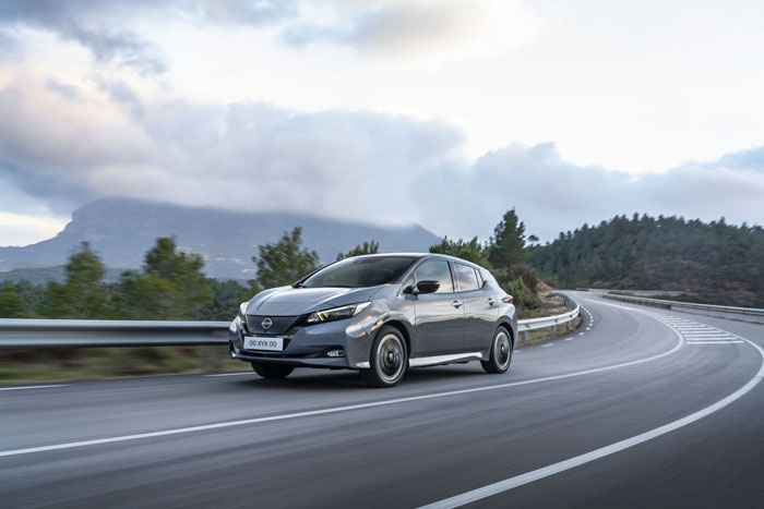 Nissan Leaf sur la route